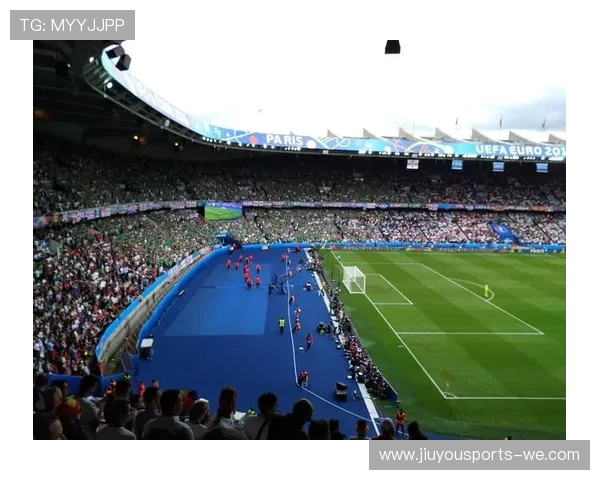 世界杯历史回顾：从起源到现代赛场的辉煌与挑战